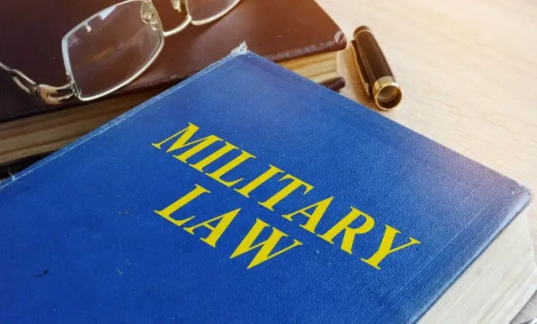 عسكري قضية أخلاقية: حكمها و إجراءات المحاكمة العسكرية 1445 1